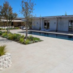 Keramische tegel Calcare 80x80x2 cm Sand 35490 sfeer | via steenvoordeel