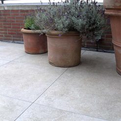 Keramische tegel Calcare 80x80x2 cm Taupe 35491 sfeer | Steenvoordeel