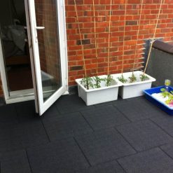 Rubber veiligheidstegel 50x50x2,5 cm zwart sfeer